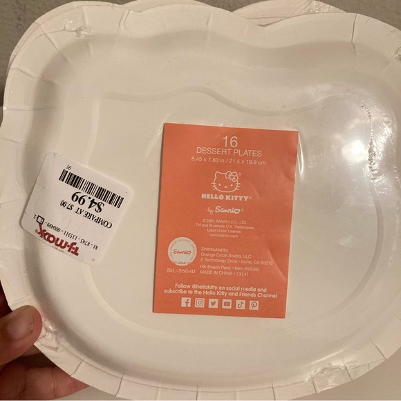 Sold ‼️Hello Kitty Summer Dessert Plates and Napkins - Picture 5 of 10